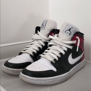 Jordan 1 Mids Black/White/Deep Red